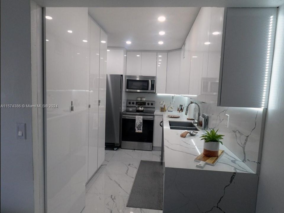 For Rent: $2,649 (2 beds, 2 baths, 1170 Square Feet)