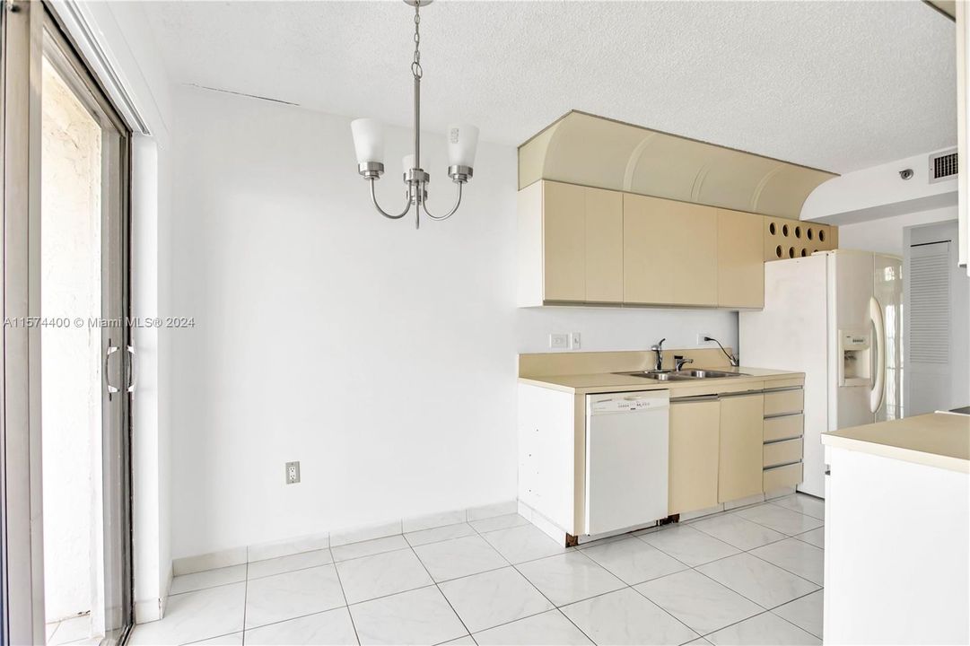 For Rent: $3,999 (2 beds, 2 baths, 1570 Square Feet)