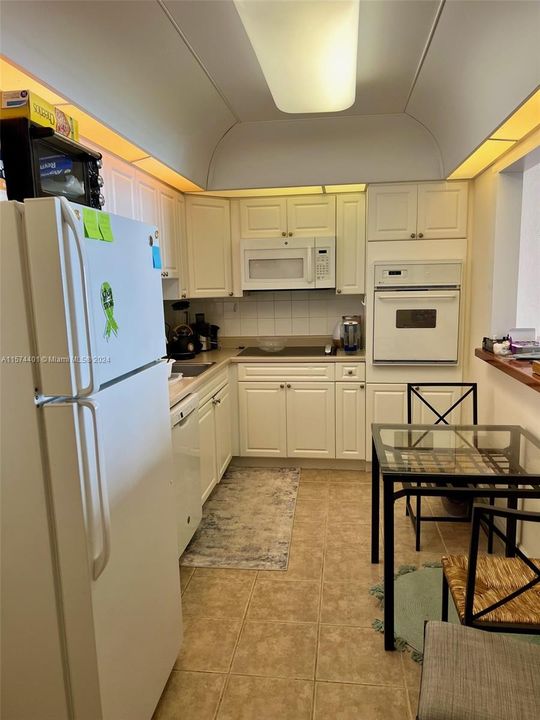 For Sale: $420,000 (1 beds, 1 baths, 1000 Square Feet)