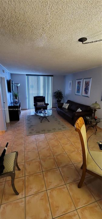 For Rent: $2,100 (1 beds, 1 baths, 676 Square Feet)
