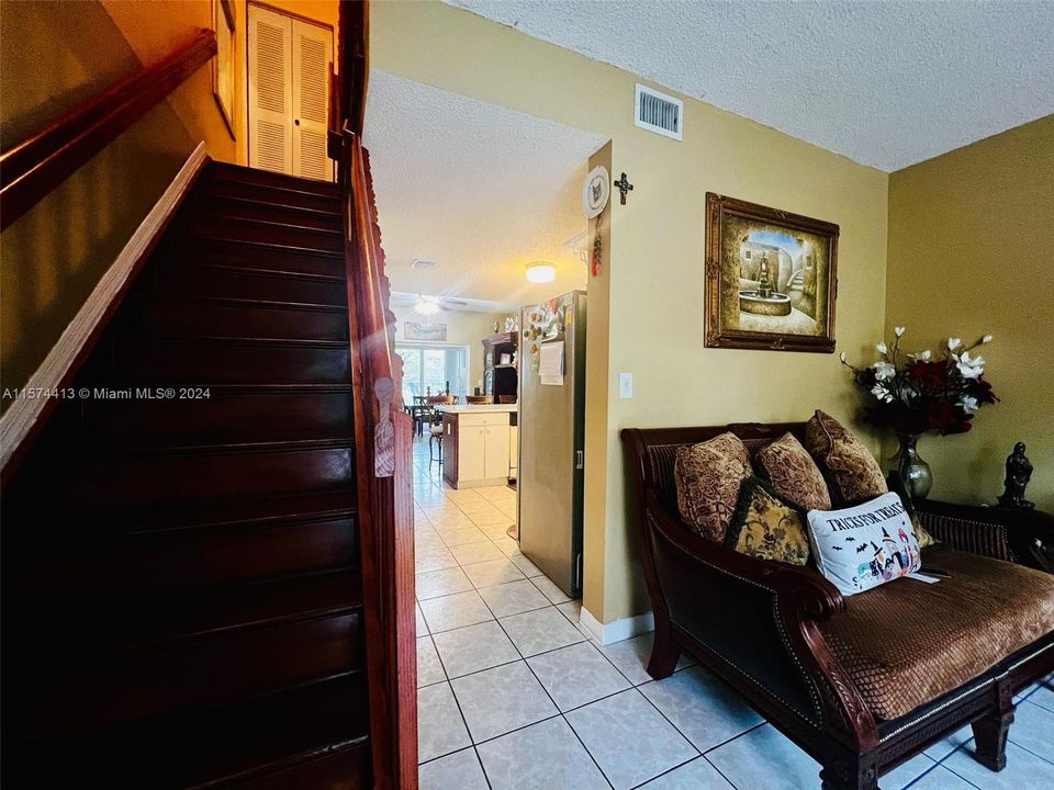 For Sale: $329,900 (2 beds, 2 baths, 1080 Square Feet)