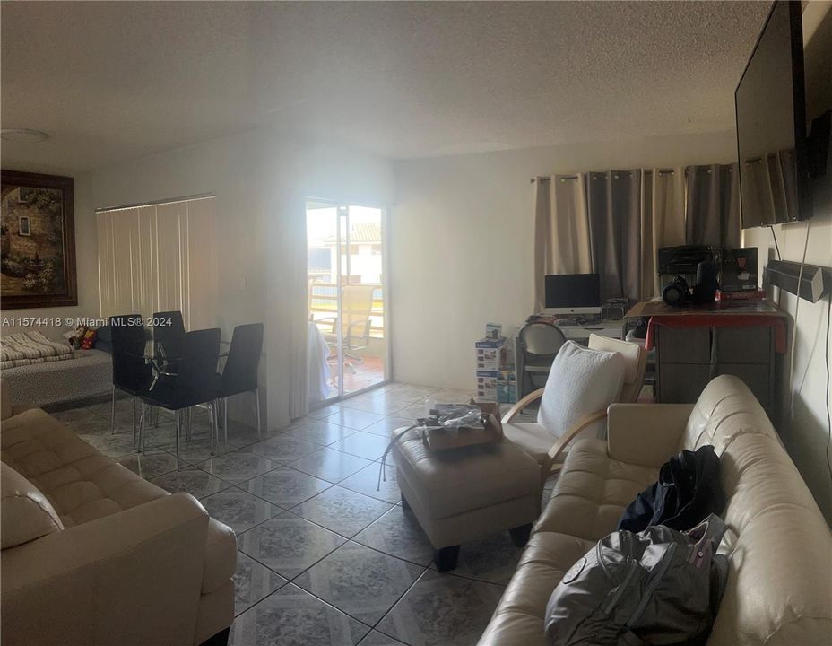 For Sale: $249,000 (1 beds, 1 baths, 767 Square Feet)