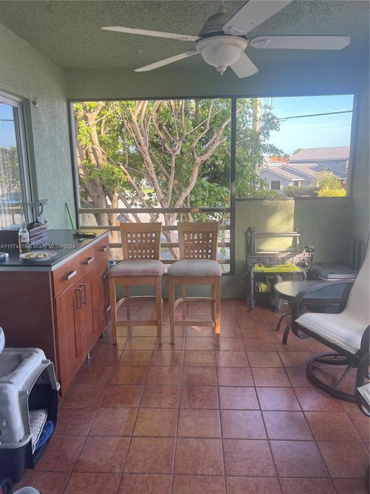For Sale: $249,000 (1 beds, 1 baths, 767 Square Feet)