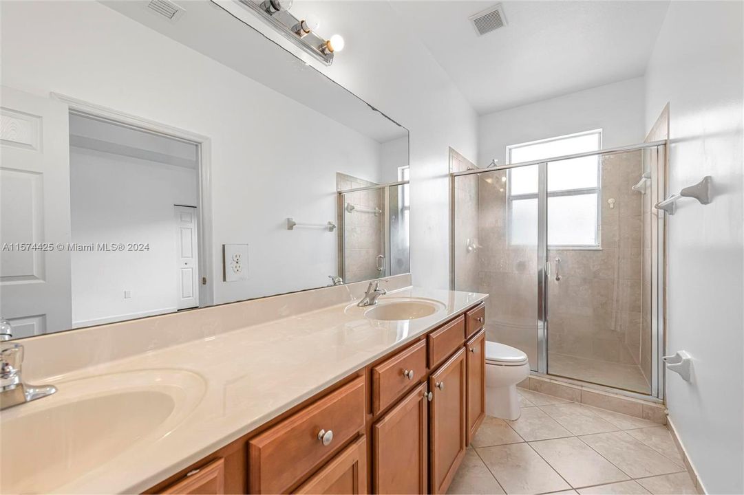 Active With Contract: $3,300 (3 beds, 2 baths, 1589 Square Feet)