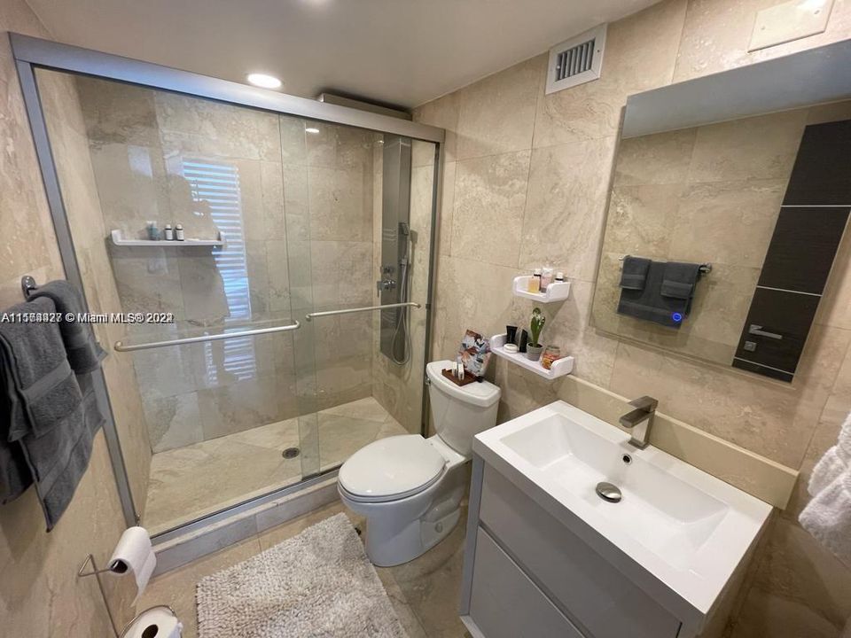 For Rent: $2,999 (2 beds, 2 baths, 1360 Square Feet)