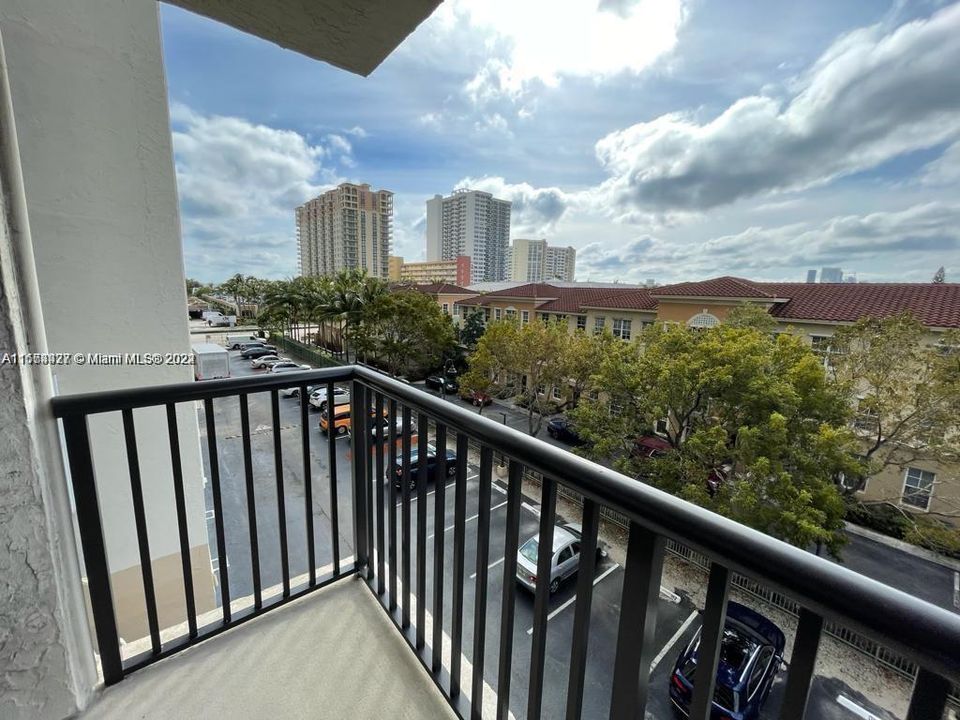For Rent: $2,999 (2 beds, 2 baths, 1360 Square Feet)