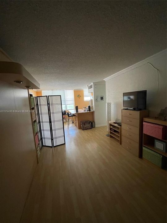 For Rent: $2,000 (1 beds, 1 baths, 440 Square Feet)