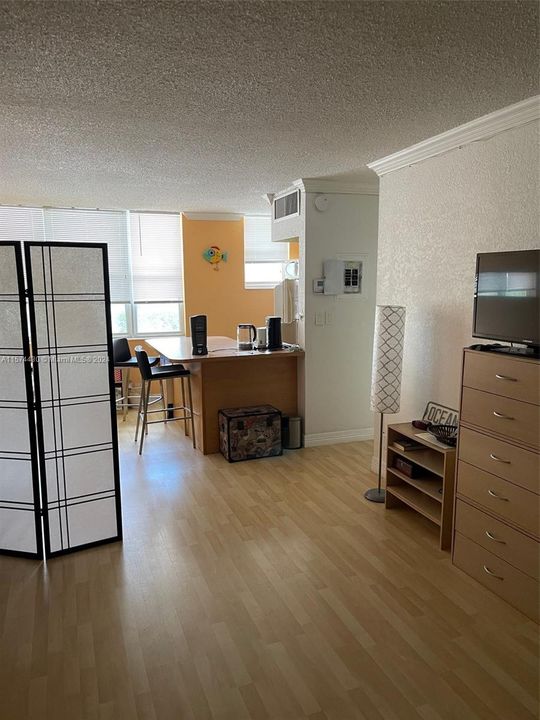 For Rent: $2,000 (1 beds, 1 baths, 440 Square Feet)