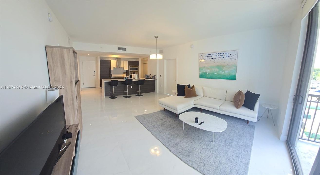 Recently Sold: $839,000 (2 beds, 2 baths, 986 Square Feet)