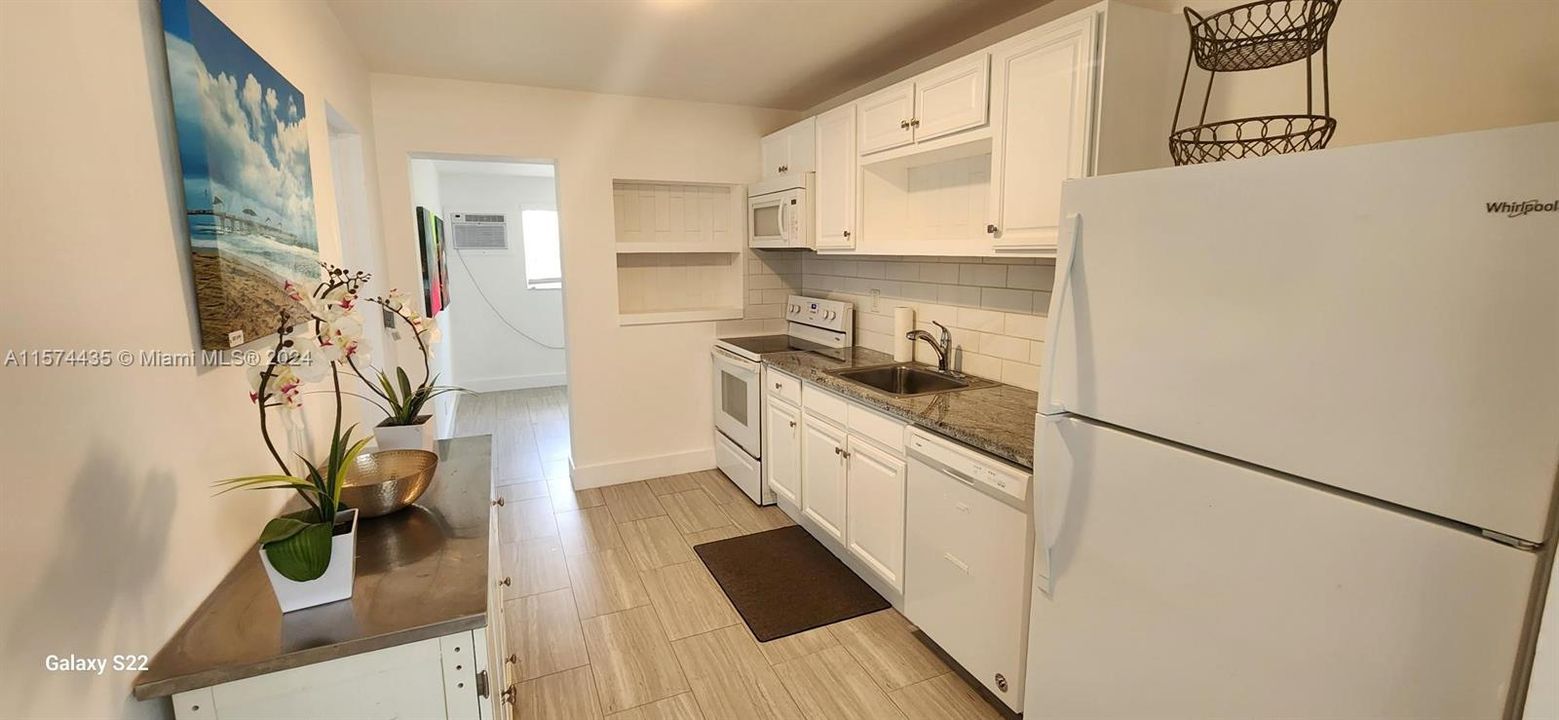 Recently Rented: $2,899 (3 beds, 1 baths, 1048 Square Feet)
