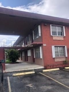 Active With Contract: $199,999 (2 beds, 1 baths, 732 Square Feet)