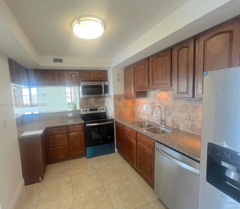 For Rent: $3,700 (2 beds, 2 baths, 1208 Square Feet)