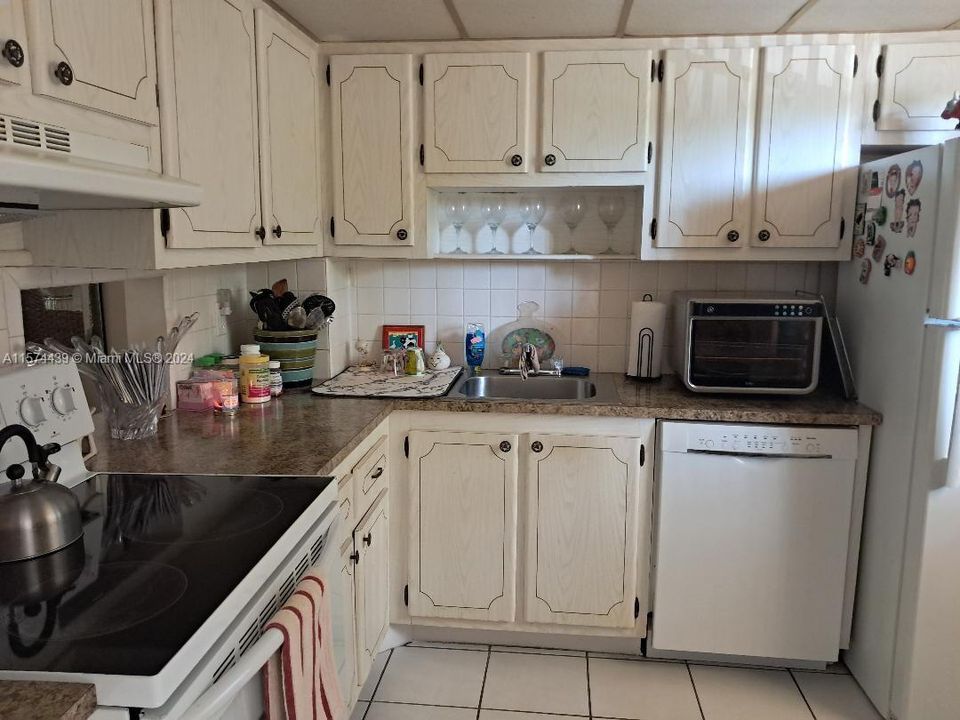 For Sale: $138,500 (1 beds, 1 baths, 650 Square Feet)