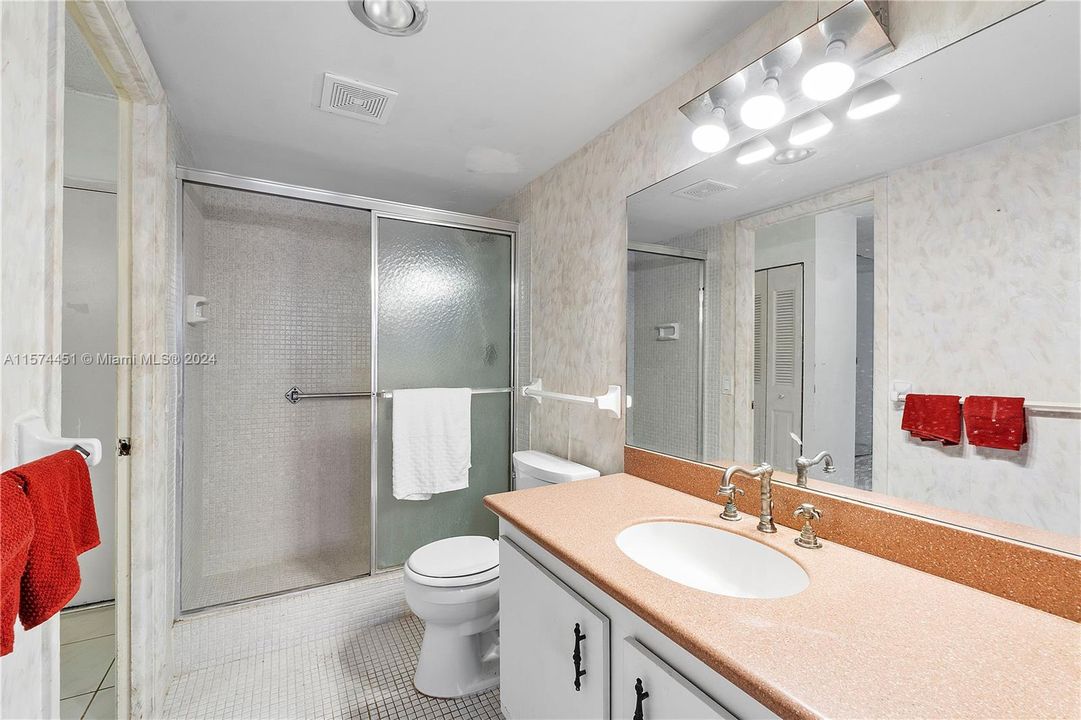 待售: $175,000 (2 贝兹, 2 浴室, 972 平方英尺)