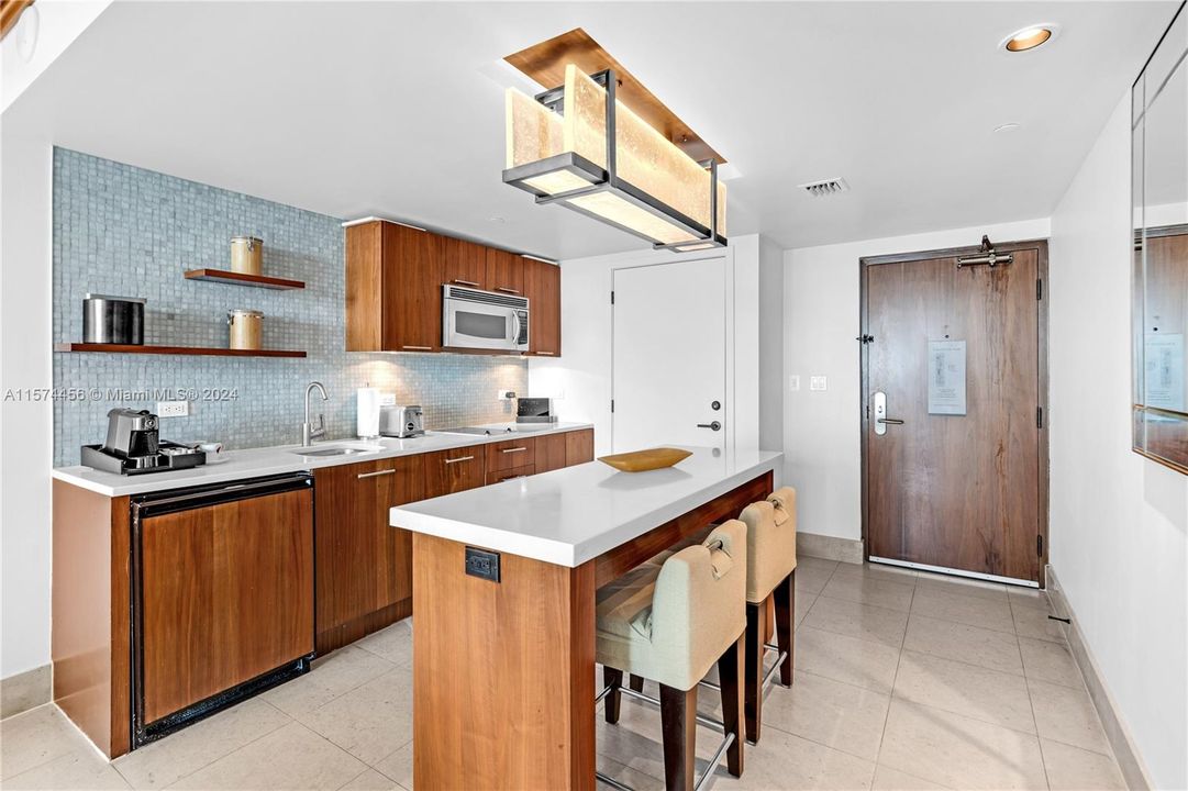 For Sale: $645,000 (1 beds, 1 baths, 772 Square Feet)