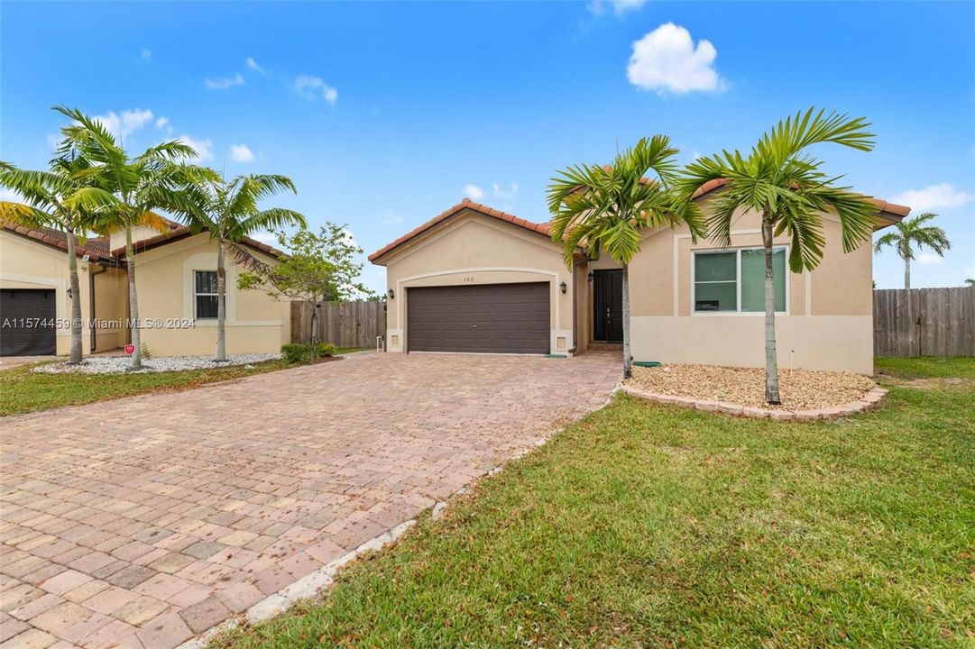 For Sale: $565,000 (4 beds, 2 baths, 1824 Square Feet)