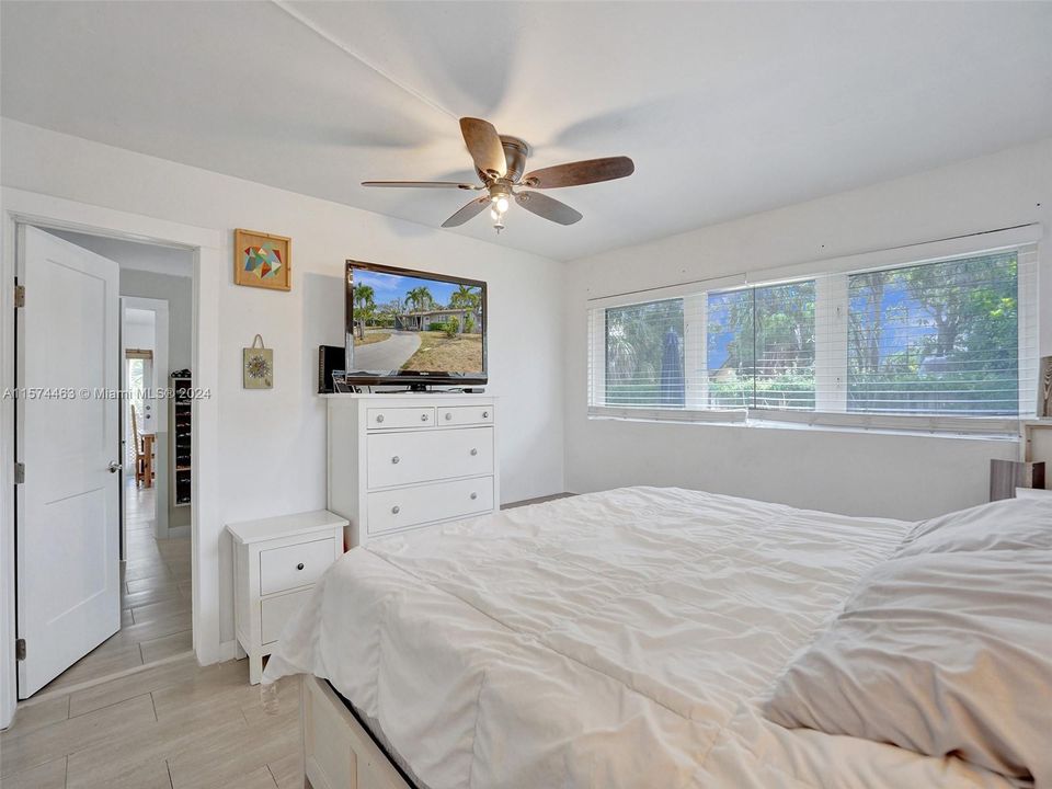 For Sale: $645,000 (3 beds, 2 baths, 1270 Square Feet)