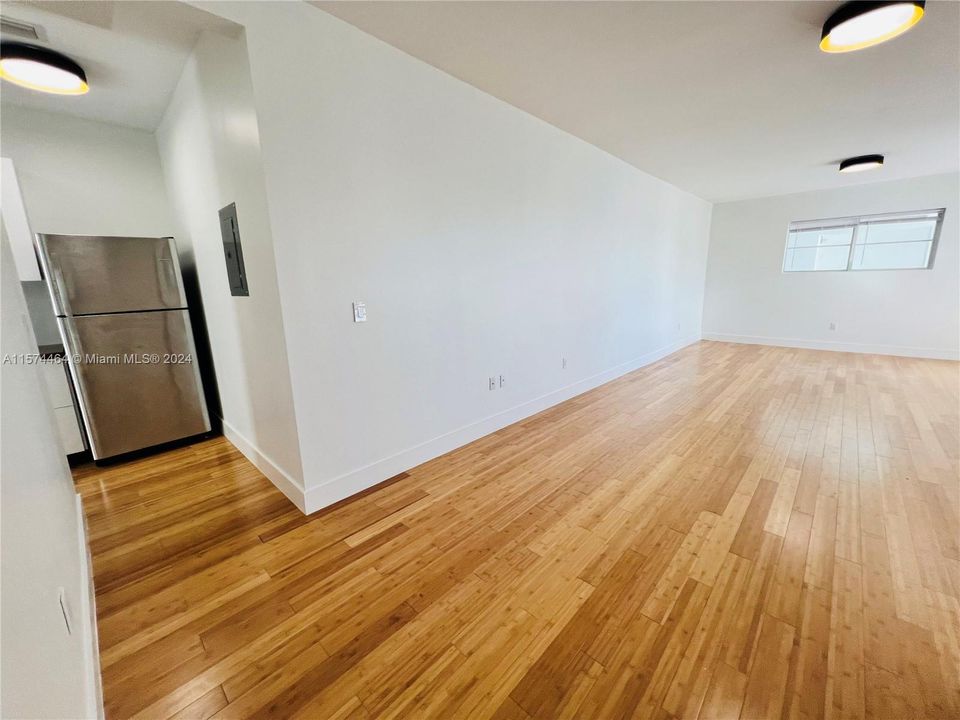 For Rent: $2,500 (1 beds, 1 baths, 900 Square Feet)