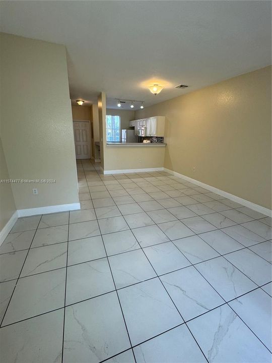 For Rent: $2,400 (2 beds, 2 baths, 1140 Square Feet)