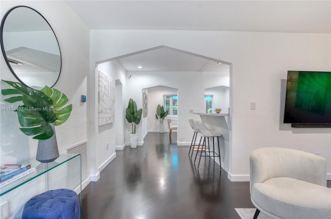 Active With Contract: $861,000 (3 beds, 2 baths, 1652 Square Feet)
