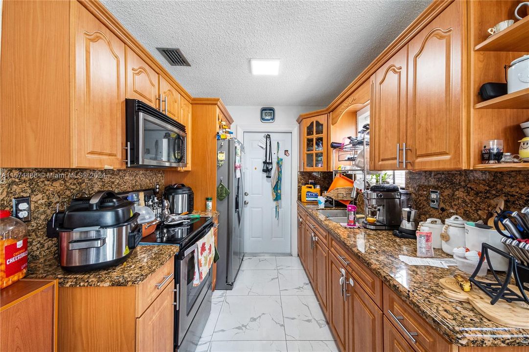 Active With Contract: $790,000 (0 beds, 0 baths, 2413 Square Feet)