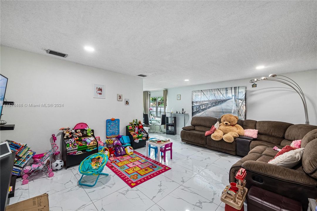 Active With Contract: $790,000 (0 beds, 0 baths, 2413 Square Feet)