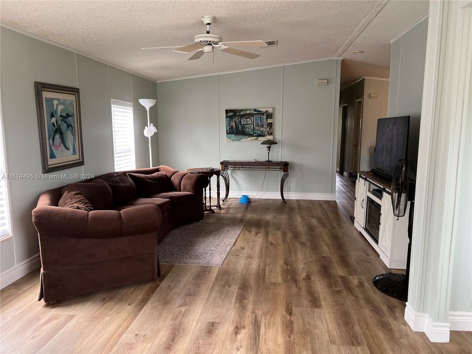 For Sale: $249,000 (2 beds, 2 baths, 1193 Square Feet)