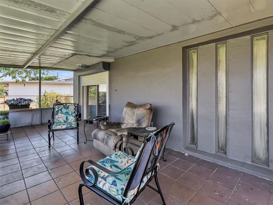 Active With Contract: $520,000 (3 beds, 2 baths, 1912 Square Feet)