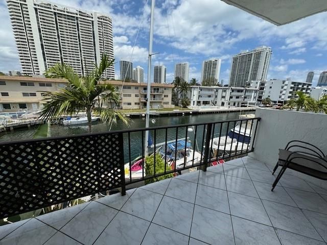Recently Sold: $259,000 (2 beds, 2 baths, 914 Square Feet)