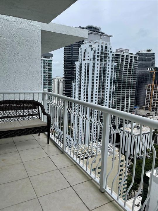 For Rent: $3,500 (1 beds, 1 baths, 825 Square Feet)