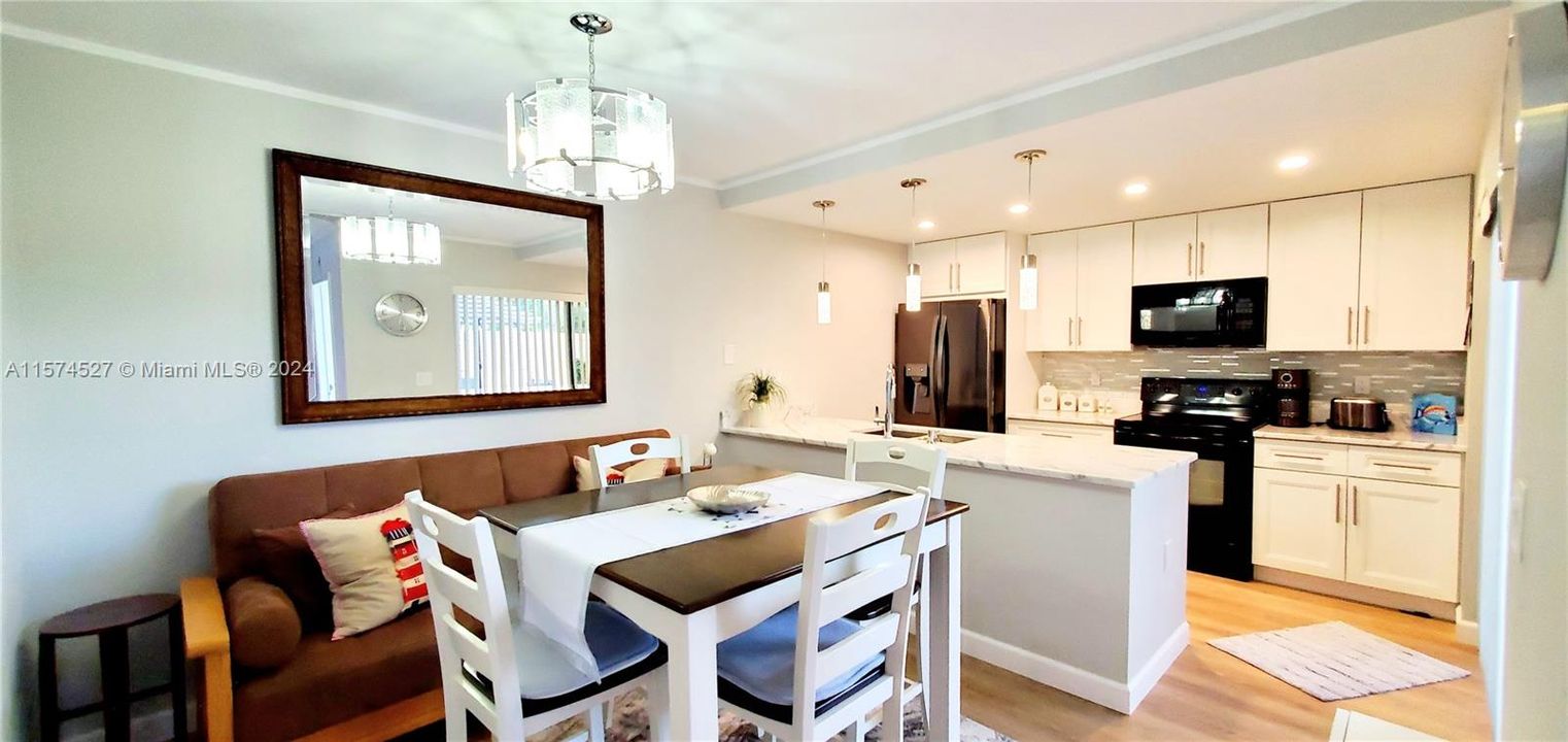 For Sale: $349,900 (2 beds, 2 baths, 1236 Square Feet)