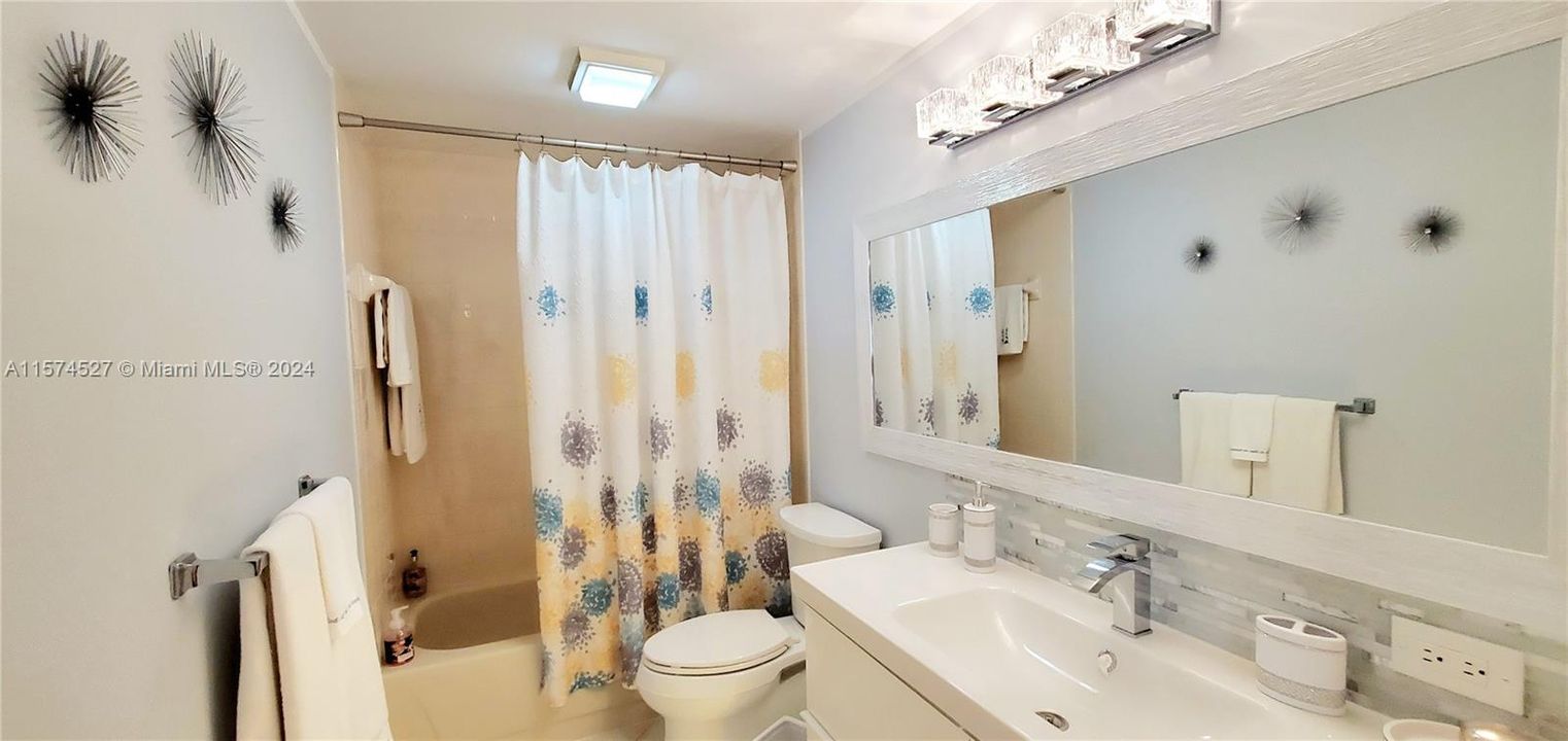For Sale: $349,900 (2 beds, 2 baths, 1236 Square Feet)