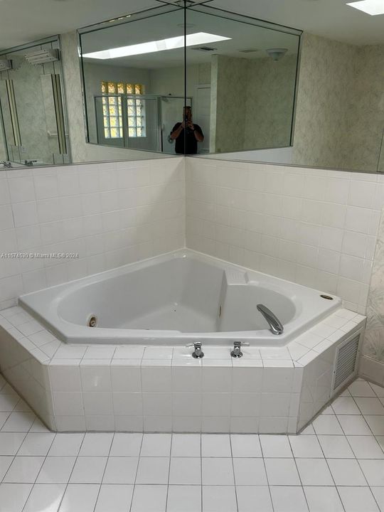 В аренду: $4,500 (4 спален, 2 ванн, 2635 Квадратных фут)