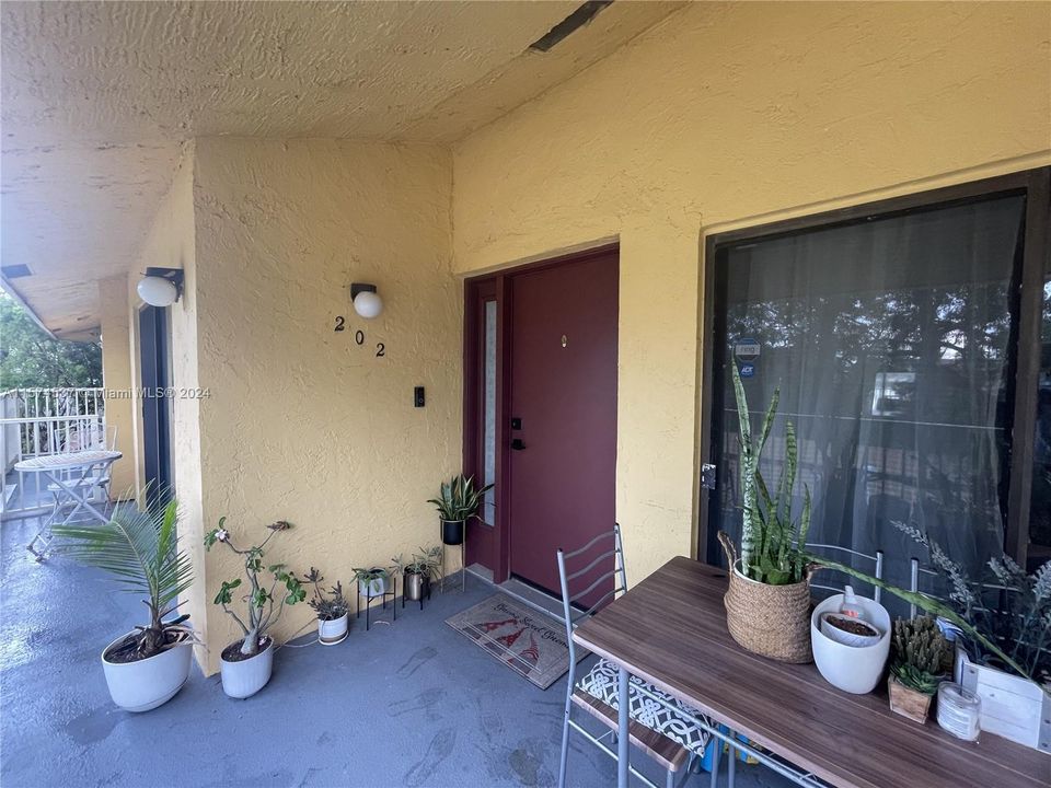 For Rent: $2,200 (2 beds, 2 baths, 1134 Square Feet)