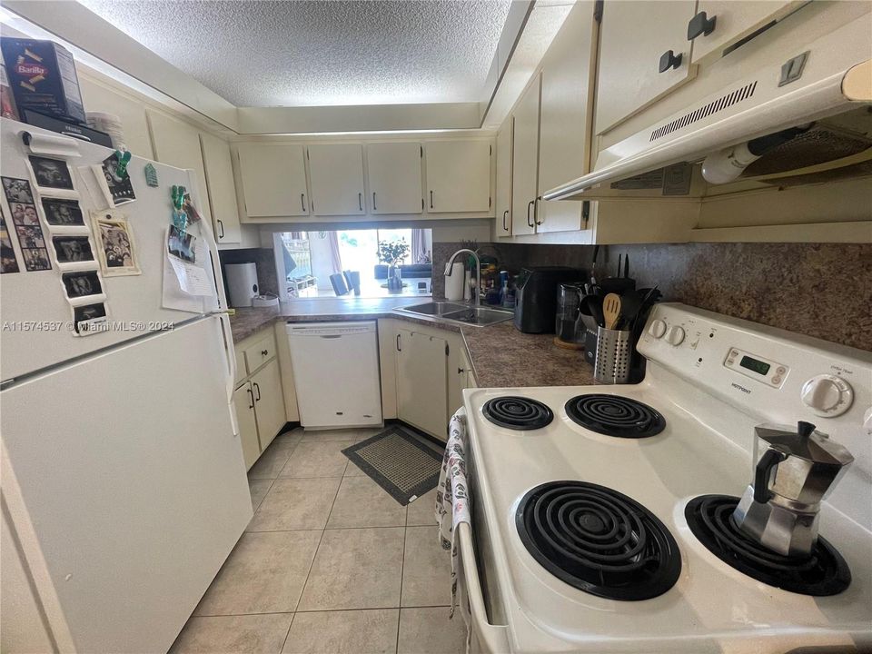 For Rent: $2,300 (2 beds, 2 baths, 1134 Square Feet)