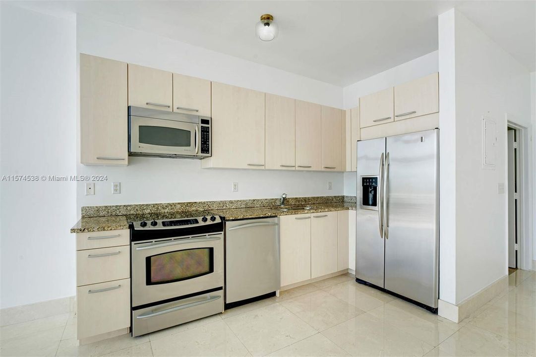 For Sale: $770,000 (1 beds, 1 baths, 966 Square Feet)
