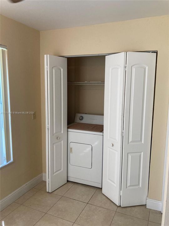 For Rent: $1,750 (1 beds, 1 baths, 712 Square Feet)