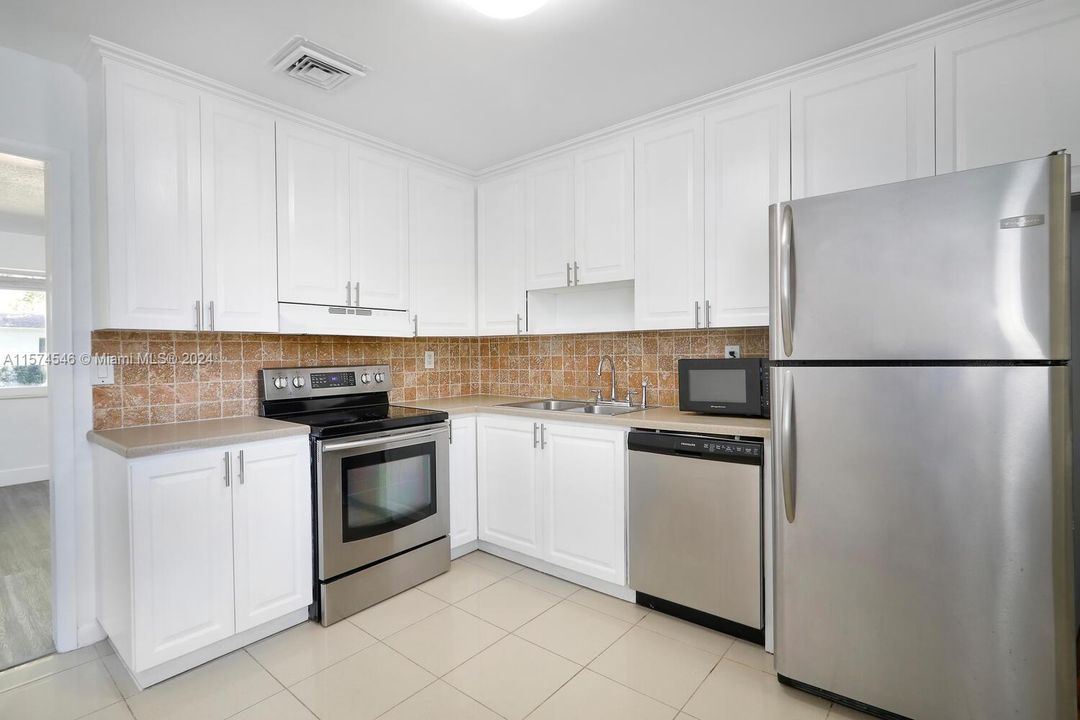 Active With Contract: $5,000 (3 beds, 2 baths, 2756 Square Feet)