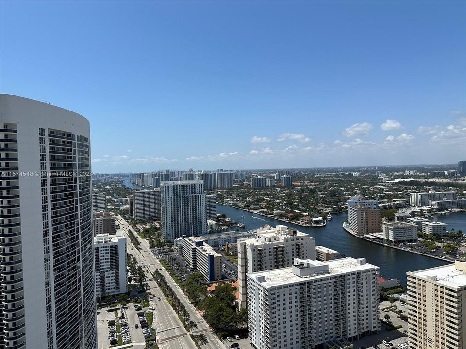 For Sale: $1,155,000 (3 beds, 3 baths, 1571 Square Feet)