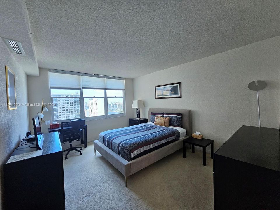 For Rent: $2,600 (1 beds, 1 baths, 835 Square Feet)