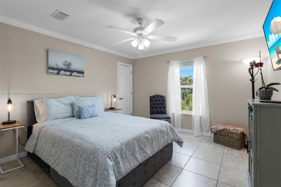 Active With Contract: $898,000 (3 beds, 2 baths, 1274 Square Feet)