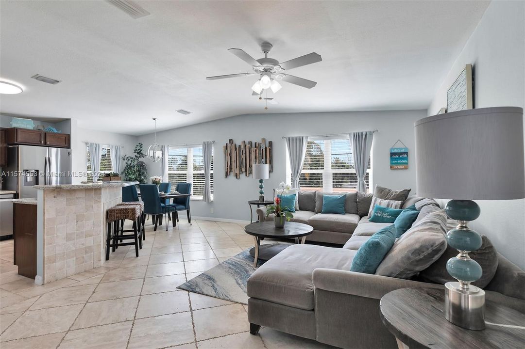 Active With Contract: $898,000 (3 beds, 2 baths, 1274 Square Feet)