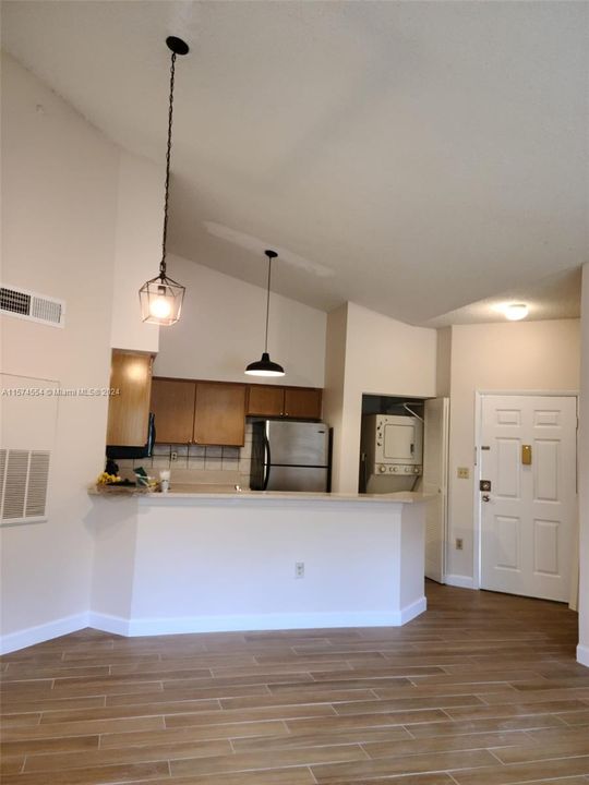 For Rent: $1,825 (1 beds, 1 baths, 632 Square Feet)
