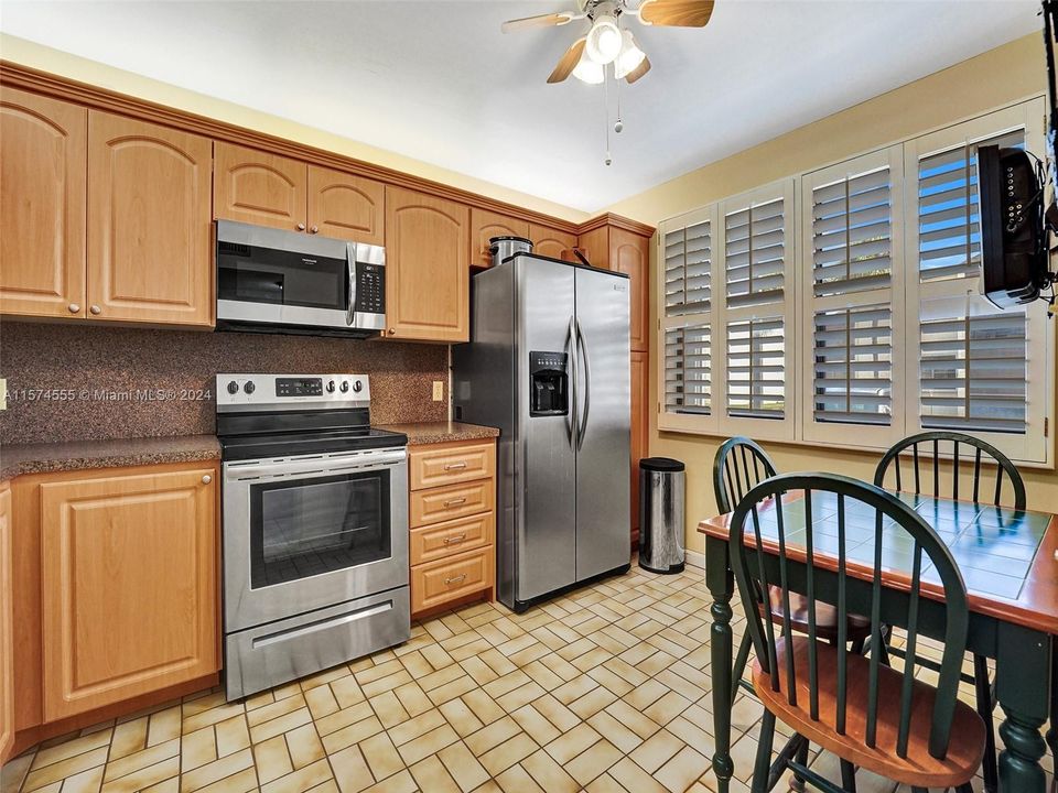 For Sale: $329,000 (2 beds, 2 baths, 1205 Square Feet)