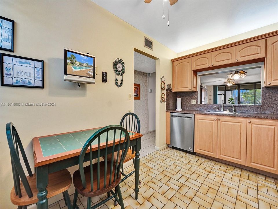For Sale: $329,000 (2 beds, 2 baths, 1205 Square Feet)