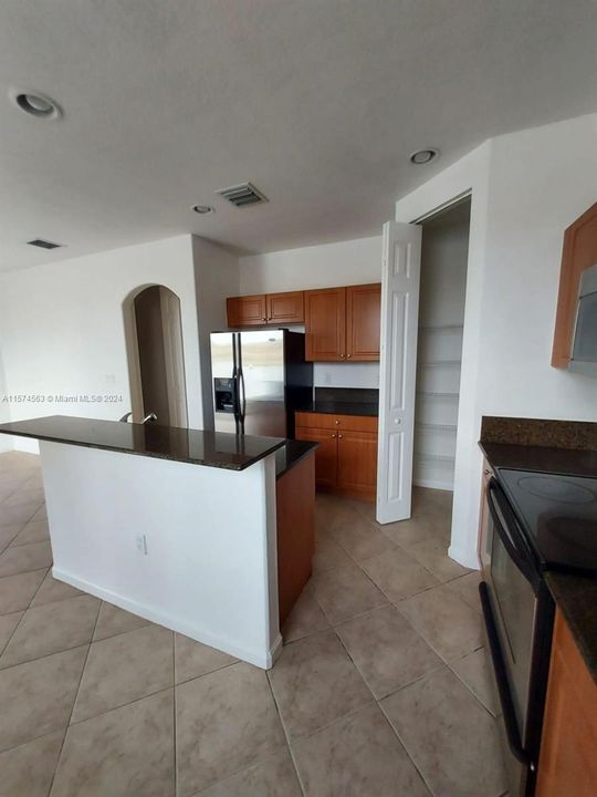 Recently Sold: $410,000 (3 beds, 2 baths, 1669 Square Feet)