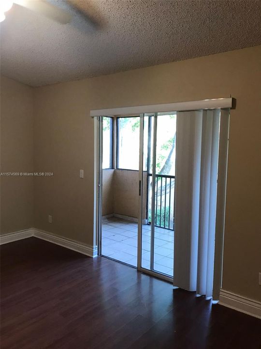 Active With Contract: $1,900 (2 beds, 1 baths, 836 Square Feet)