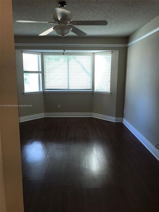 Active With Contract: $1,900 (2 beds, 1 baths, 836 Square Feet)