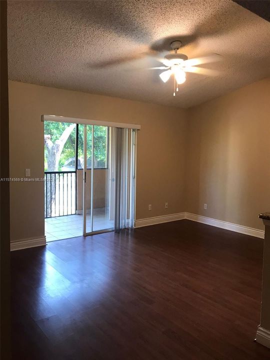 Active With Contract: $1,900 (2 beds, 1 baths, 836 Square Feet)