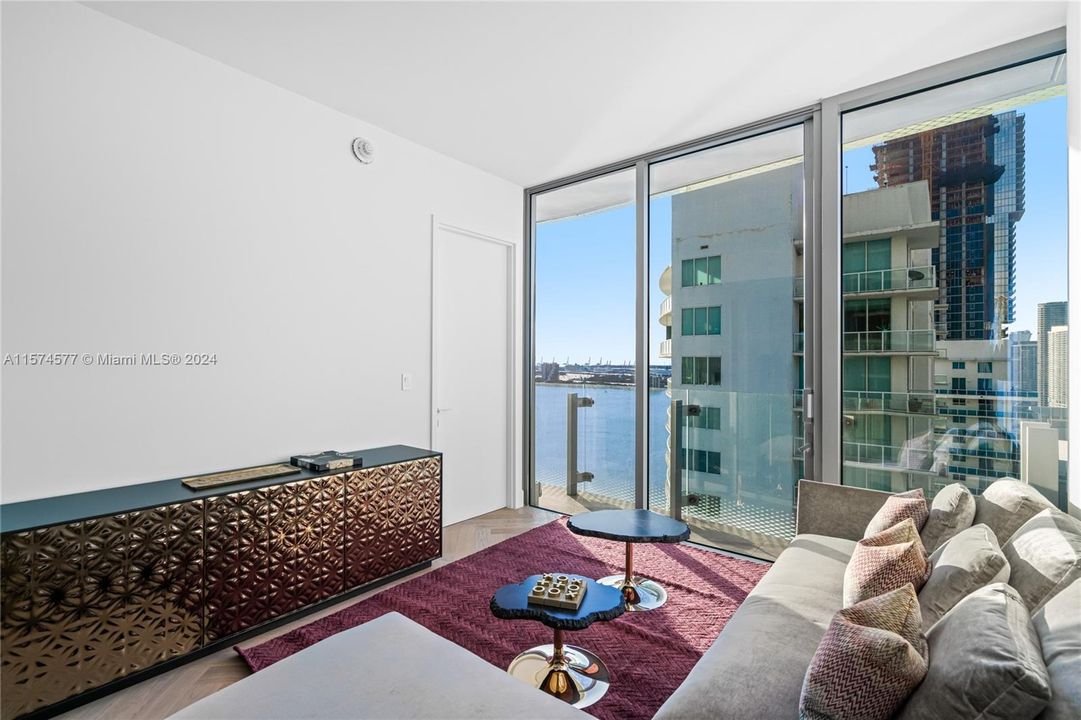 For Sale: $870,000 (1 beds, 1 baths, 775 Square Feet)